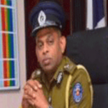 දේශබන්දු තෙන්නකෝන් මහතා. (පොලිස්පති)